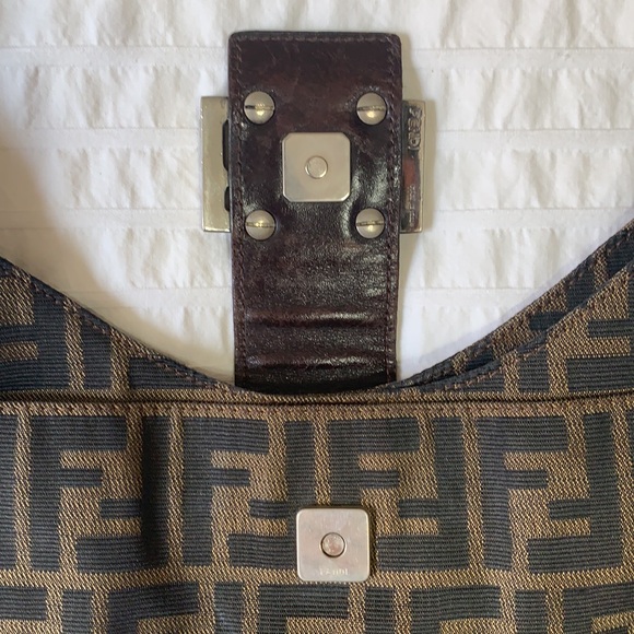 Vintage Fendi zucca shoulder bag. - Picture 2 of 11